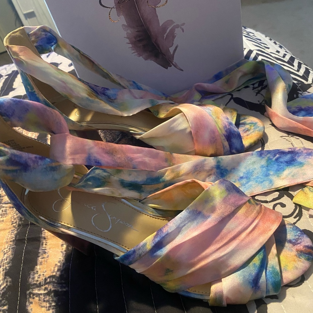 Beautiful Jessica Simpson‘s pastel  ankle wrap .absolutely gorgeous sz 8